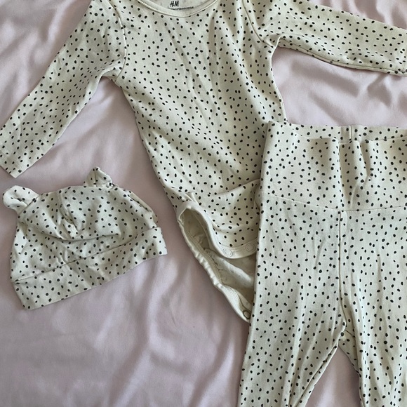 H&M newborn baby clothes - Picture 6 of 7
